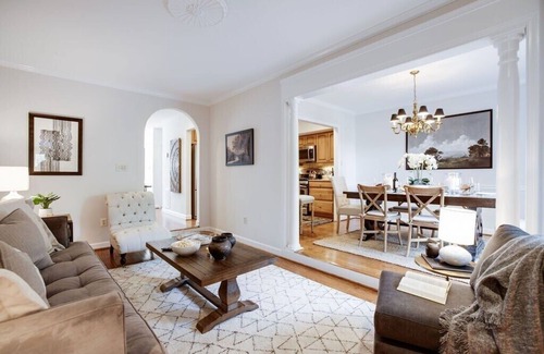 West End House | The Potomac - Friendly Townhouse Near DC & Old Town - 3 En-Suite Baths