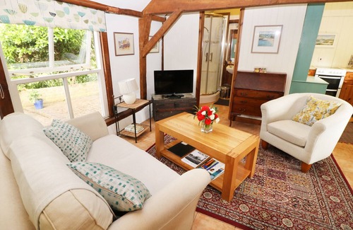 Urchfont Cottage | THE POTTERY, pet friendly, character holiday cottage in Urchfont