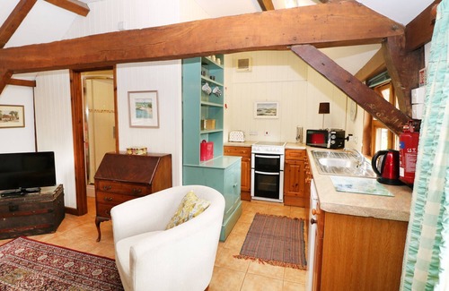 Urchfont Cottage | THE POTTERY, pet friendly, character holiday cottage in Urchfont