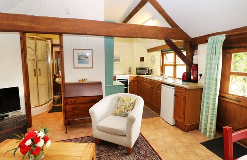 Urchfont Cottage | THE POTTERY, pet friendly, character holiday cottage in Urchfont