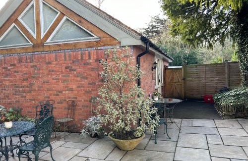 Warwick Apartment | The Potting Shed