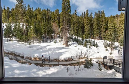 Winter Park Condo | The "Powder Day" of Ski Condos! Ski-in Ski-out, Great Vibe, Chef's Kitchen + EV!