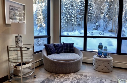 Winter Park Condo | The "Powder Day" of Ski Condos! Ski-in Ski-out, Great Vibe, Chef's Kitchen + EV!