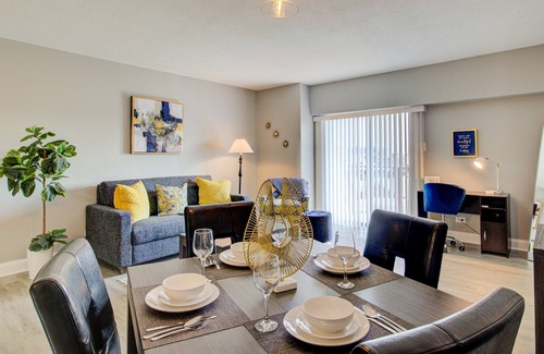 Springfield Apartment | The Premier Lincoln Suite | Downtown Springfield
