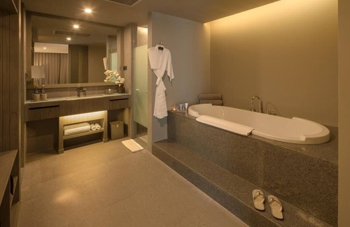 Petitenget Hotel | The Premier Sunshine Seminyak Suite