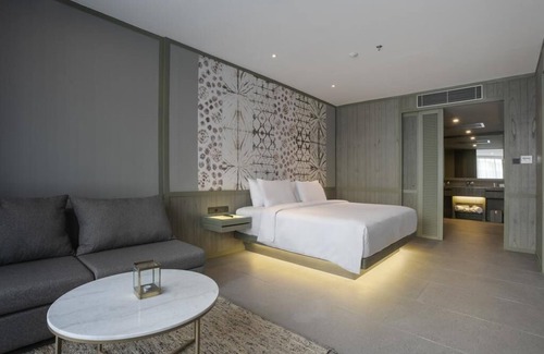 Petitenget Hotel | The Premier Sunshine Seminyak Suite