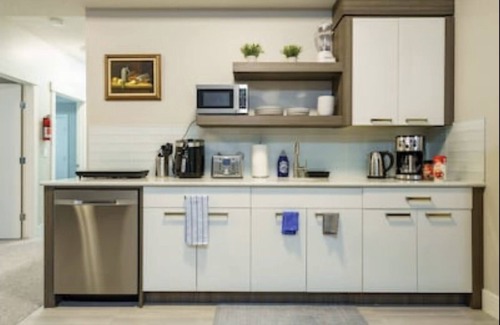 Airdrie House | The Premier Suite | 321Mbps WiFi | Perfect Stays