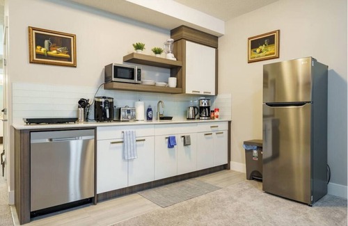 Airdrie House | The Premier Suite | 321Mbps WiFi | Perfect Stays