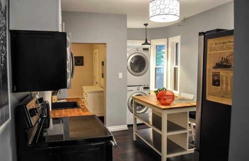 Queens Square Apartment | "The Preston" Downtown CORE close to everything