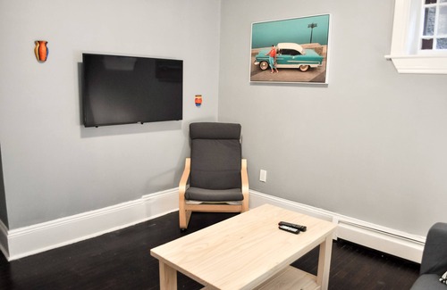 Queens Square Apartment | "The Preston" Downtown CORE close to everything