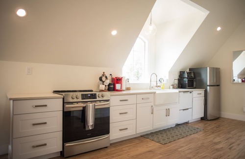 Murfreesboro House | "The Primm Loft" Private, Spacious, Clean & New