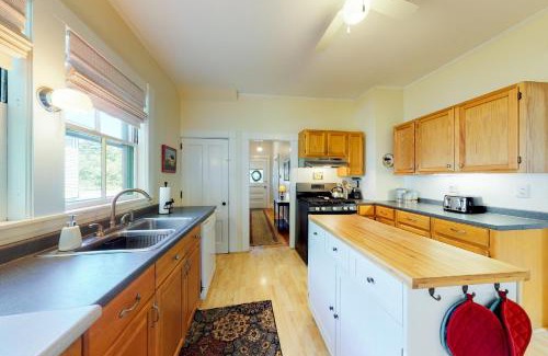 Greenville Junction House | The Pritham House