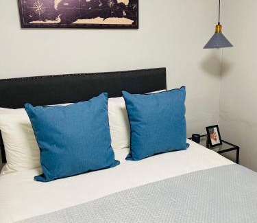 South Durban House | The Private Pelican at Room 4