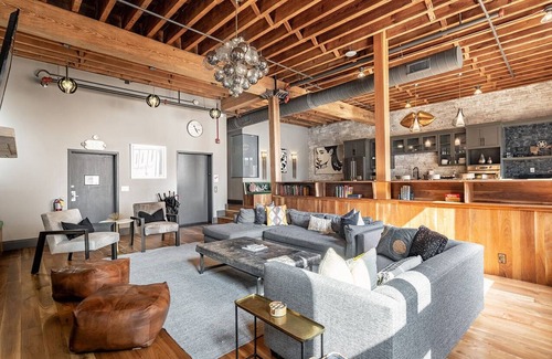 Downtown Nashville Apartment | The Producer's Loft - Steps from Broadway Bars