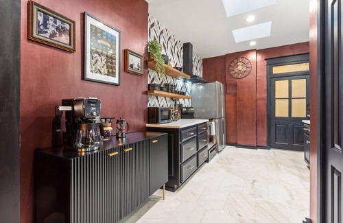 Hanover Place Apartment | The Prohibition - A Uniquely Designed Midtown Stunner Located Only Mins From KC's Major Attractions!