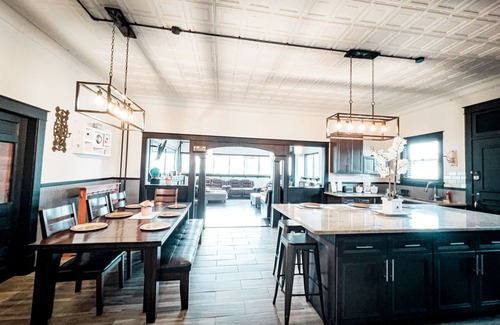 Niagara Falls Apartment | The Pub with Private Yard & Parking, Near the Falls & Casino by Niagara Hospitality