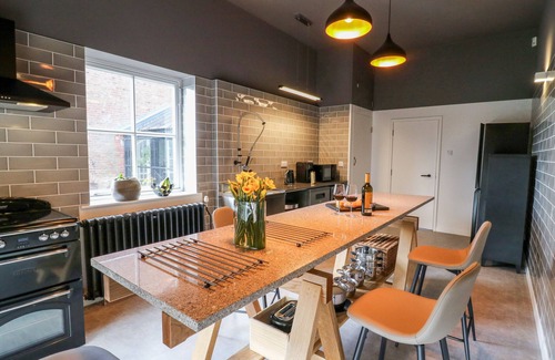 North Wheatley Cottage | THE PUMP HOUSE ART STUDIO, family friendly in Misterton