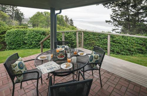Neahkahnie Beach House | The Purcell House by AvantStay Surrounded in Lush Greenery w Large Yard Ocean Views