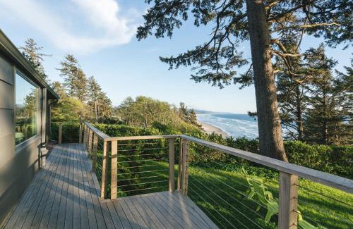Neahkahnie Beach House | The Purcell House by AvantStay Surrounded in Lush Greenery w Large Yard Ocean Views