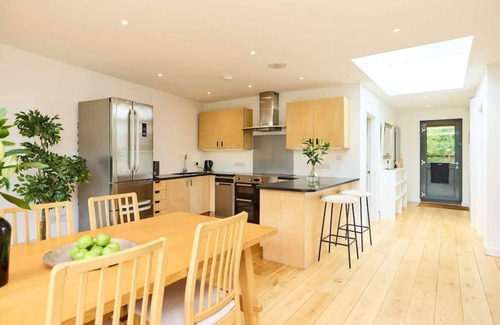 Putney Apartment | The Putney Wonder - Dazzling 3 Bdr Flat with