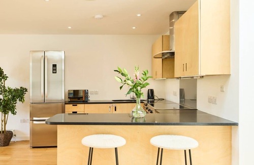 Putney Apartment | The Putney Wonder - Dazzling 3 Bdr Flat with