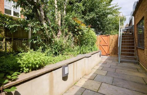 Putney Apartment | The Putney Wonder - Dazzling 3BDR Flat with Garden