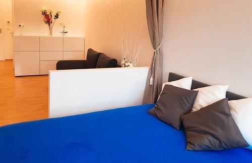 Oberfohring Apartment | "The Pyramid" newly built in July 2018 City Apartment