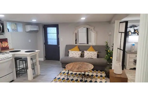 West Hempstead Apartment | The Q Placen~Very cozy and private retreat Estudio/apartment~