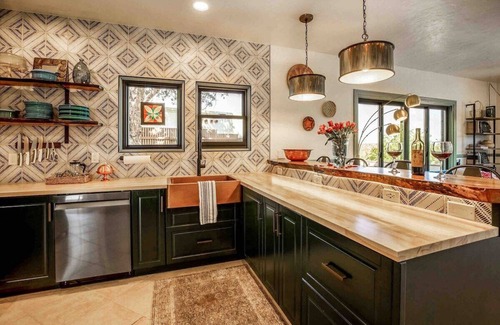 Flagstaff Cottage | The Quail Cottage+Sunny Historic Cottage+Wineries+Outdoor Living