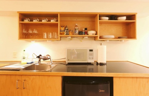 North Queen Anne Apartment | The Queen Anne Burrow - clean and spacious, private studio