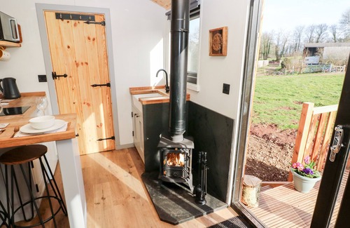 Cosheston Cottage | THE QUEEN BEE, pet friendly, with open fire in Lamphey