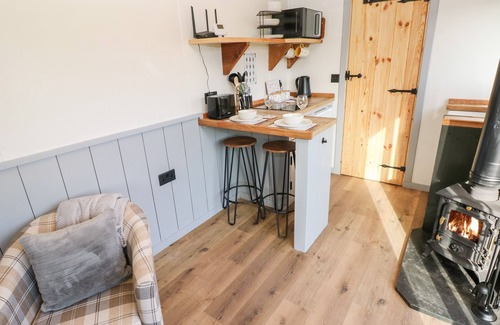 Cosheston Cottage | THE QUEEN BEE, pet friendly, with open fire in Lamphey