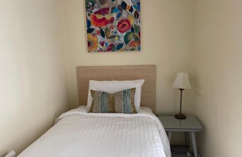 Olney Bed & Breakfast | The Queen Hotel