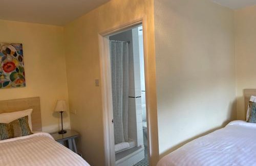 Olney Bed & Breakfast | The Queen Hotel