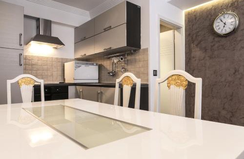 Gare Apartment | The Queen Luxury Apartments - Villa Cortina