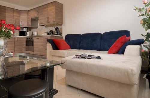 Gare Apartment | The Queen Luxury Apartments - Villa Serena