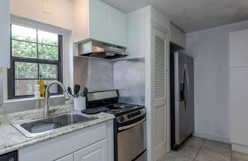 Greenway Plaza-Upper Kirby Apartment | The Queen Sacrifice! Galleria, Medical Center 2BR+1