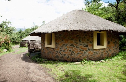 Leribe District House | The Queen-Size-Bed Riverside Huts