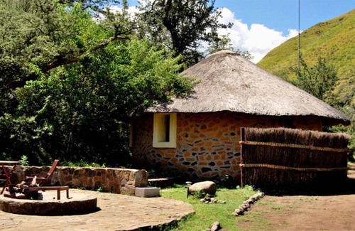 Leribe District House | The Queen-Size-Bed Riverside Huts