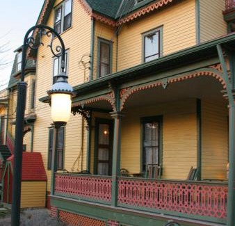 Cape May Bed & Breakfast | The Queen Victoria