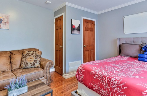 Southwark House | The Queen Village Retreat w Private Pool Table