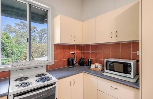 West Gladstone Apartment | The Queenslander - Stone's Throw from City Centre and Gladstone Hospital