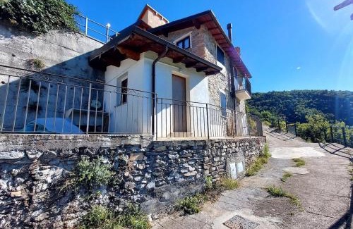 Pornassio House | The quiet yellow house