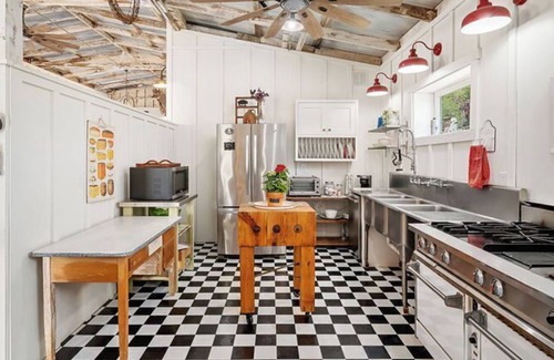 Paso Robles House | The Quintessential Barn at Farm Blanc Et Rouge