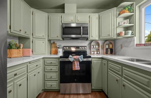 Upland Apartment | The Quirky Bloom-Whimsical Guest house