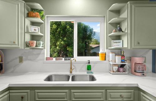 Upland Apartment | The Quirky Bloom-Whimsical Guest house