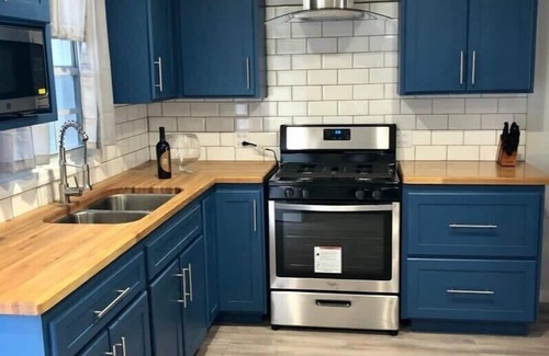 Dickenson Bay House | THE RADCLIFFE - Luxury townhome 7 mins walk to Beach, restaurants, bars.