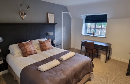 Minchinhampton Hotel | The Ragged Cot