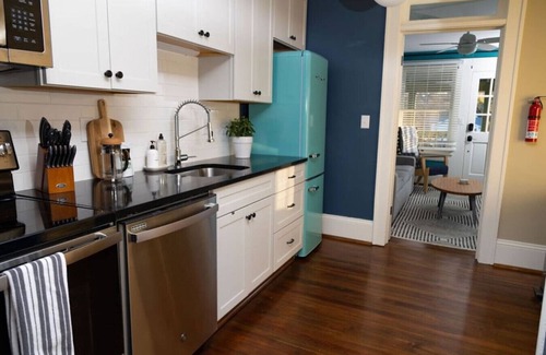 Roanoke Apartment | The Railway Suite - The Historic Winona House