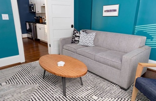 Roanoke Apartment | The Railway Suite - The Historic Winona House